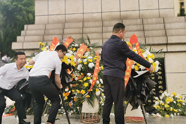 1713429512589572.jpg 獻(xiàn)花.jpg